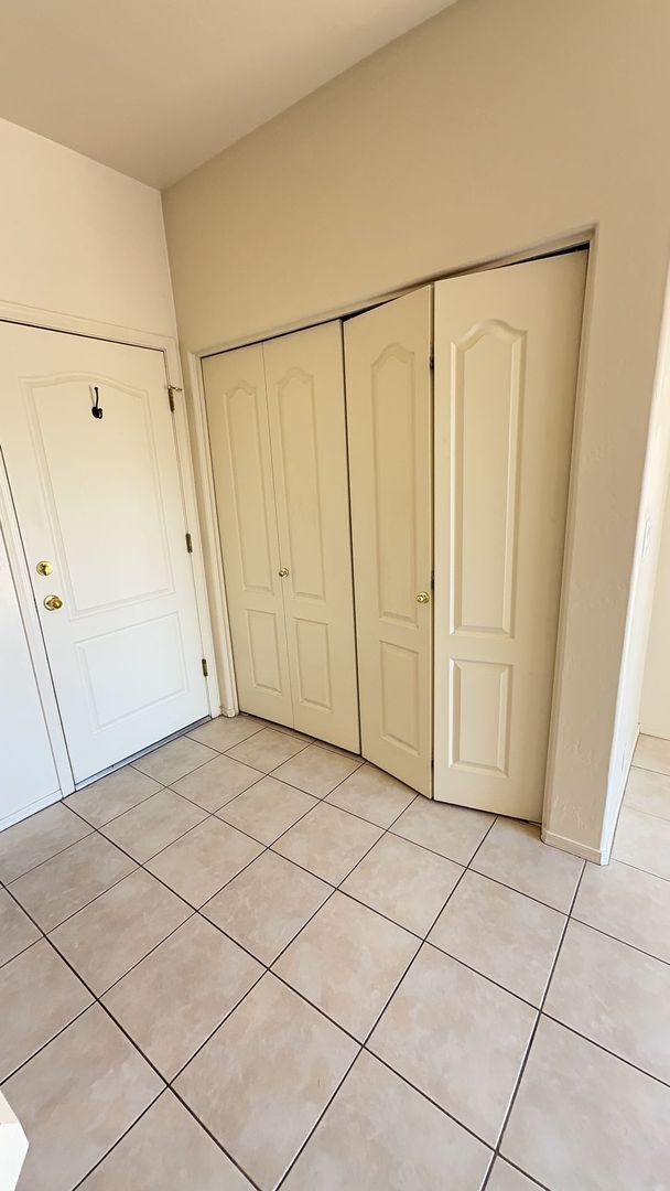 Building Photo - 10110 N Bighorn Butte Dr