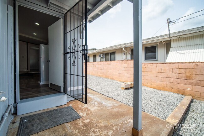 Building Photo - 1bd 1ba with Parking - Dogs negotiable $2350 94-1167 Kahuahale St