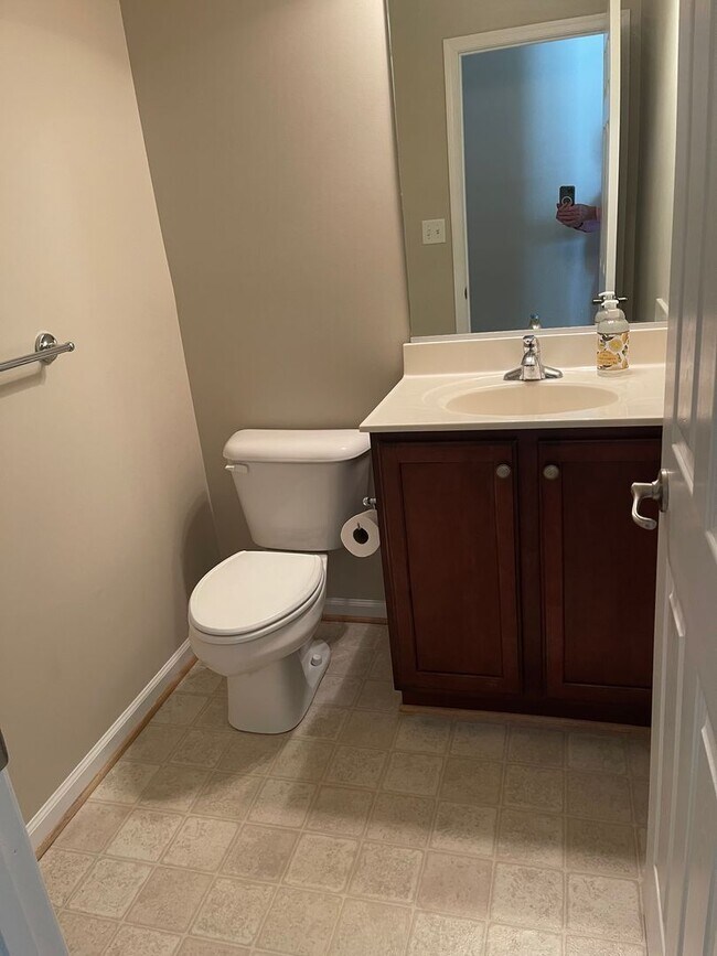 Building Photo - 1201 Rustads Cir