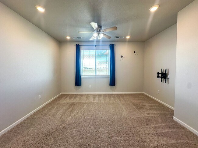 Building Photo - Alder Creek 3bd 2.5ba paired home for rent!