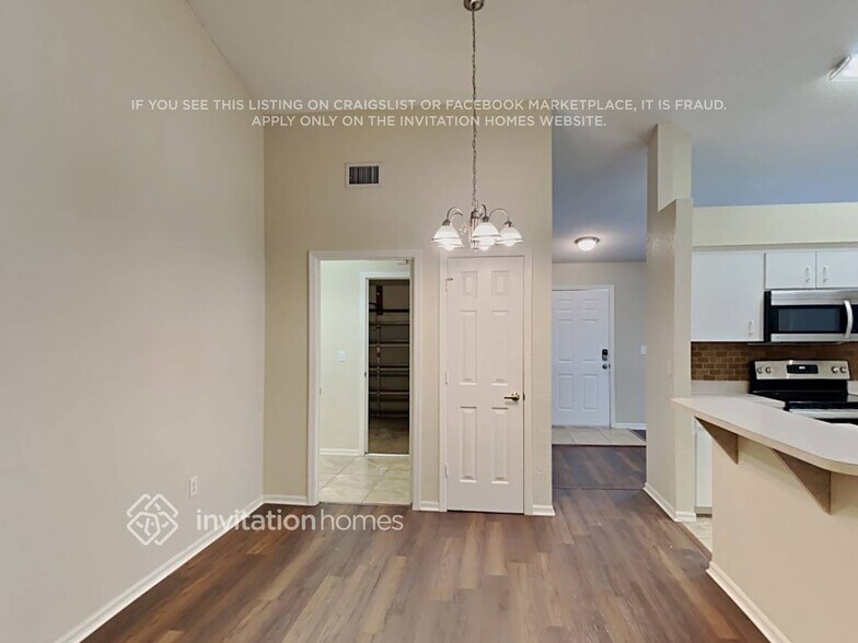 Building Photo - 2655 Green Valley Dr