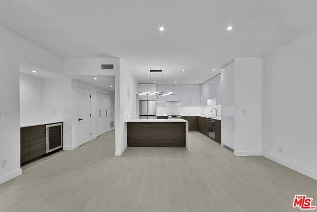 Building Photo - 10630 Wilkins Ave