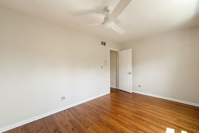 Building Photo - 1526 Carrol Ct