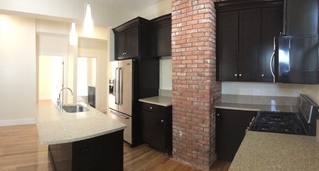 Building Photo - 34 Juniper St