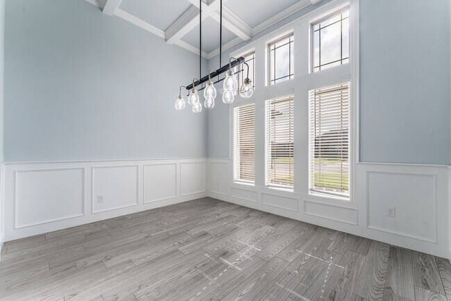 Building Photo - Three bedroom home, ready NOW