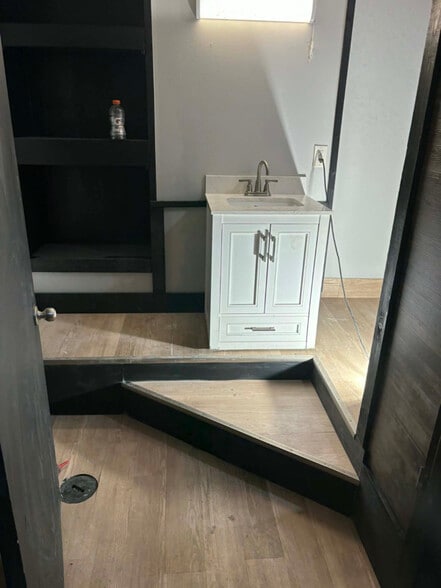 Building Photo - 324 Church St