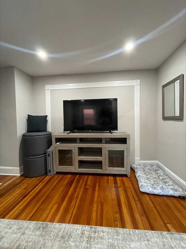 Building Photo - 138 Church St