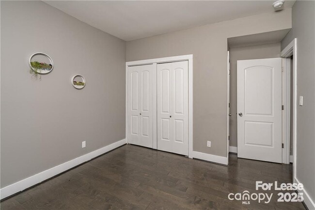 Building Photo - 224 N Poplar St