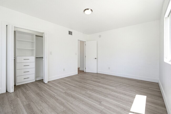 Building Photo - 732 82nd St