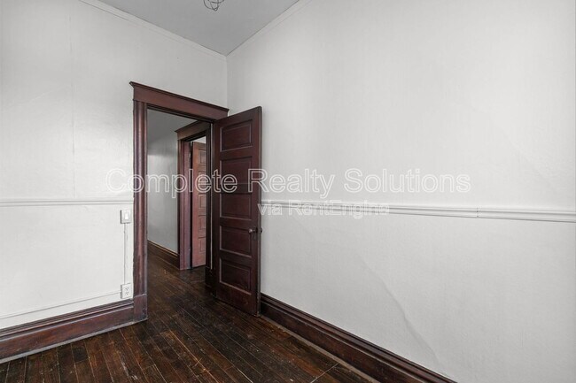 Building Photo - 2042 Russell Blvd