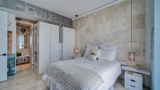 Building Photo - 1155 Brickell Bay Dr