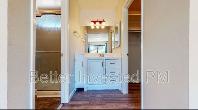 Building Photo - 1500 Peterson Ln