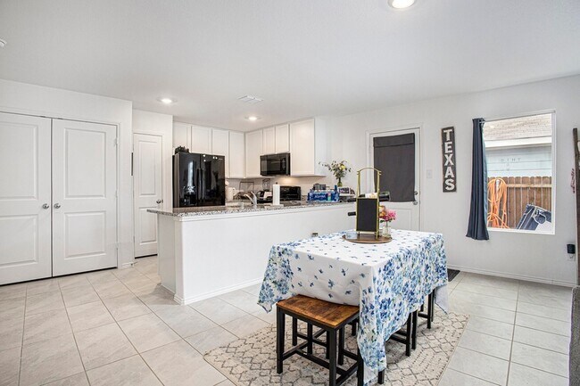 Building Photo - 3624 Bluebird Ln
