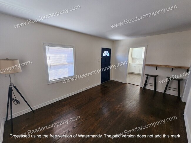 Building Photo - 3 bedroom 1 bathroom house in Munster with 2.5 car garage!