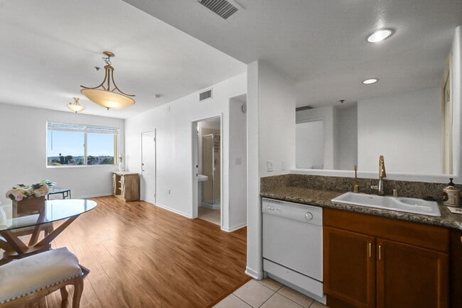 Building Photo - Luxurious Modern Condo in Alhambra ? Move-In Special: Get 2 Weeks Free