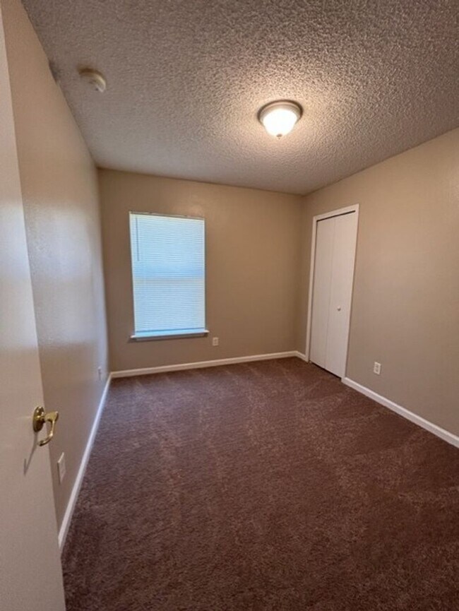 Building Photo - 950 Wynfield Cir