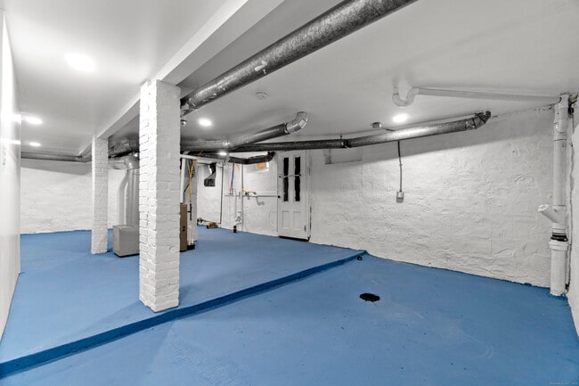 Building Photo - 201 Portsea St