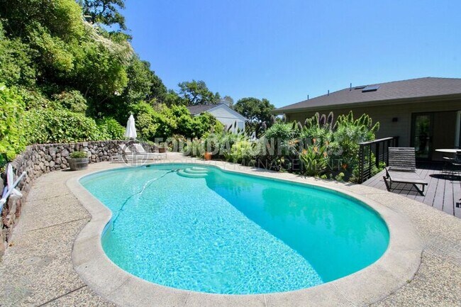 Primary Photo - 107 Bretano Way