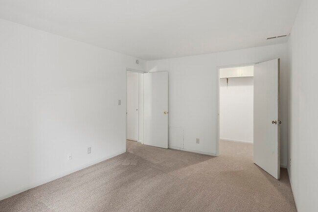Building Photo - 5923 Tamar Dr
