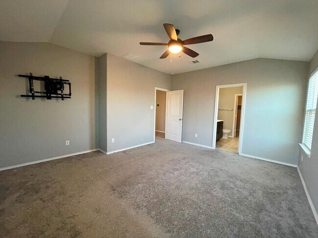 Building Photo - 16612 Brogan Ln