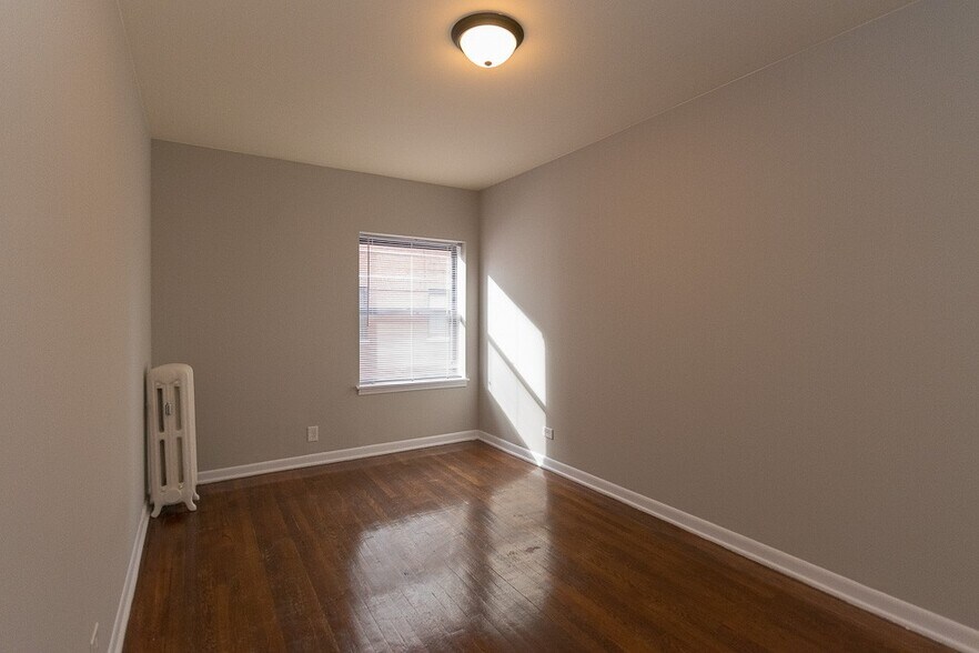 Building Photo - 5748 N Winthrop Ave