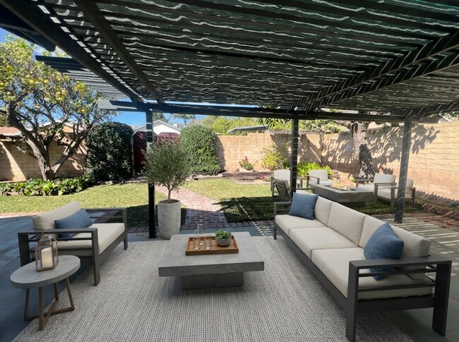 Building Photo - Beautiful 3 Bedroom, 2 Bathroom Sylmar Home! Ready for Move-In!