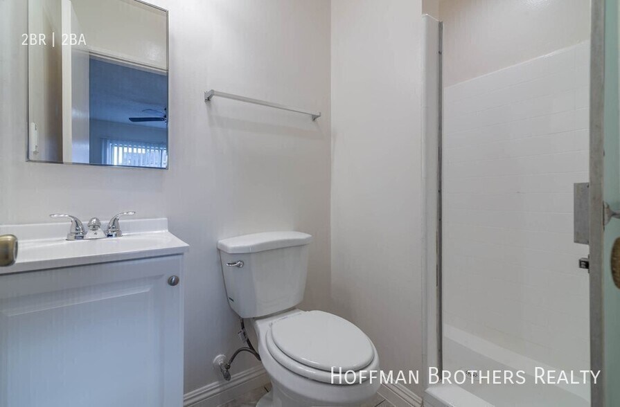 Building Photo - 6069 Saturn St