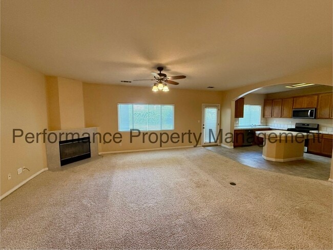 Building Photo - Stunning 4 Bed/2 Bath SW Bakersfield Home ...