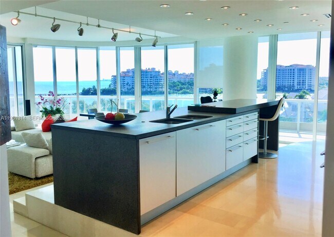 Building Photo - 100 South Pointe Dr