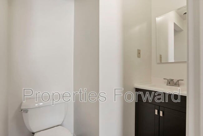 Building Photo - 4379 Maplegrove Dr