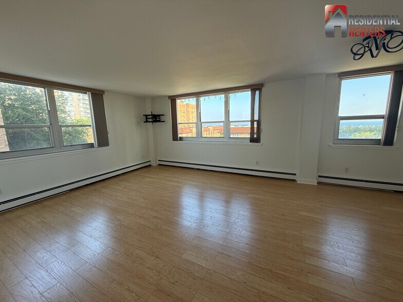 Building Photo - 1707 N Prospect Ave