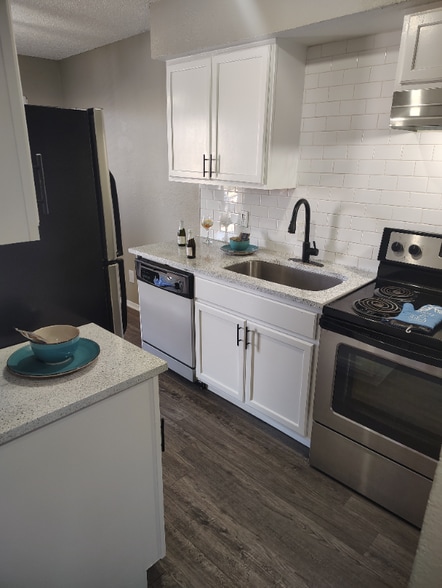 Building Photo - 412 Summit Ave