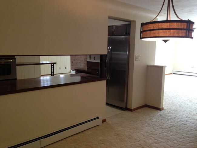 Building Photo - Beautiful 3BR/2BA home ! Great yard & garage