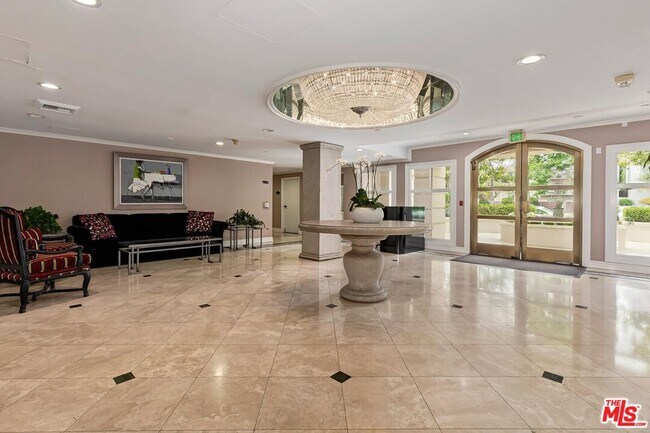Building Photo - 430 N Oakhurst Dr