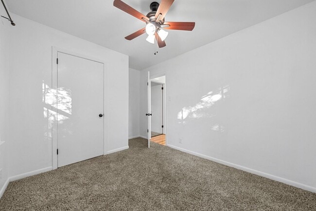 Building Photo - 3026 Lintwood Dr