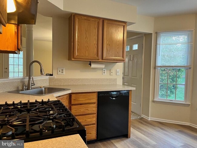 Building Photo - 13 Benjamin Rush Ln