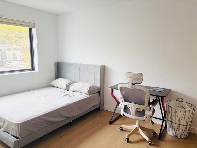 Building Photo - 211 70th St