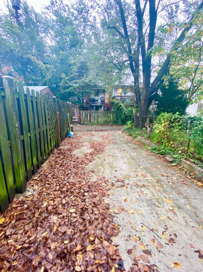 Building Photo - Beautifully Maintained 2br Hampden Townhom...