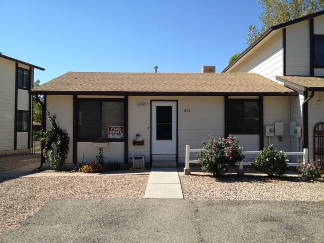 Building Photo - 631 Highline Dr