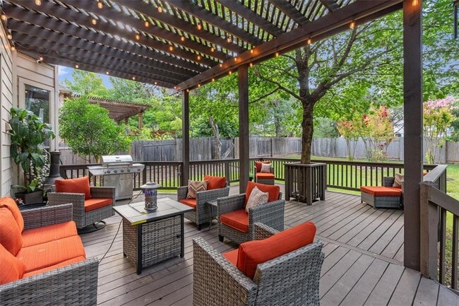 Building Photo - 7505 Roaring Springs Dr