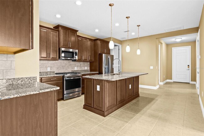 Building Photo - 10112 Lake Wales Cir