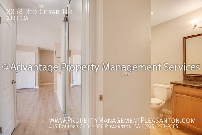 Building Photo - Welcoming 2 bed, 1 bath 750 sq ft condo lo...