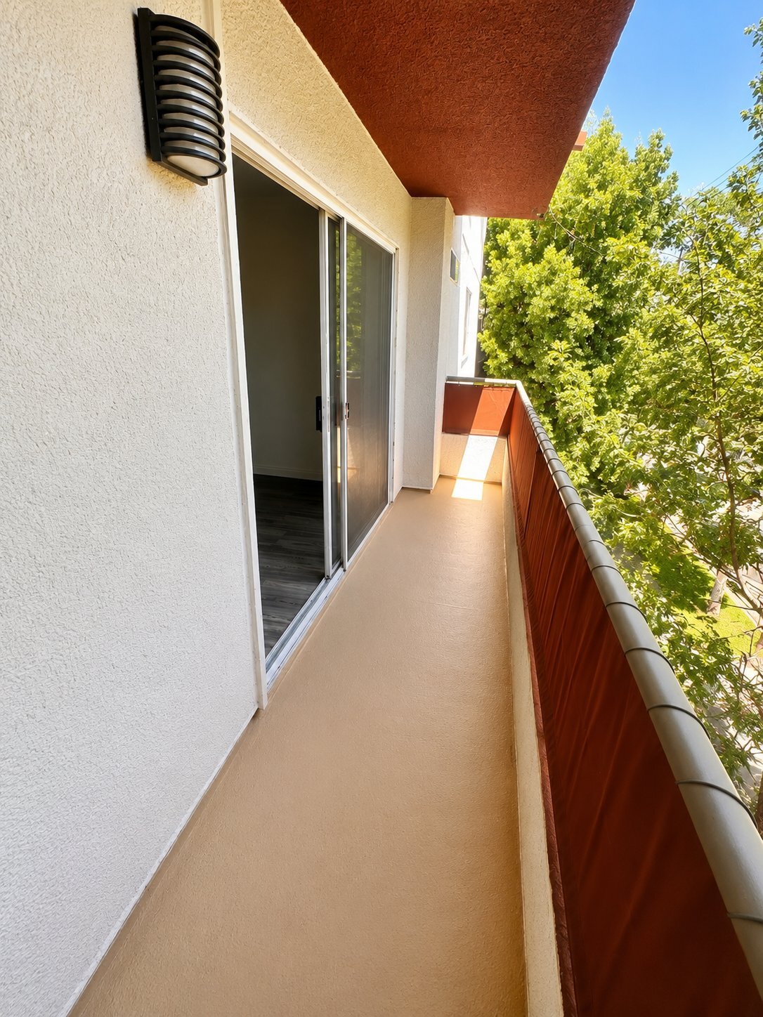 Building Photo - 15009 Moorpark St