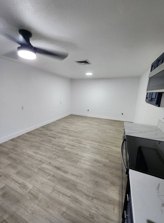 Building Photo - 1286 Aurora Dr