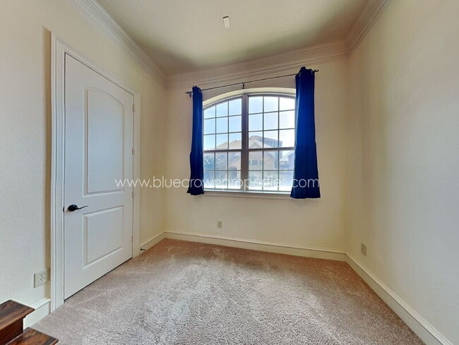 Building Photo - 4037 Winsor Dr