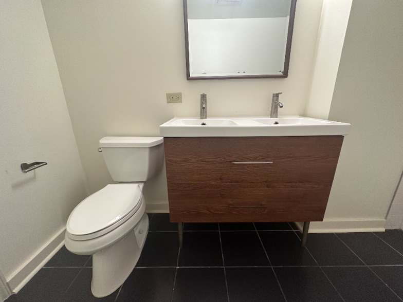 Building Photo - 1401 Scott St