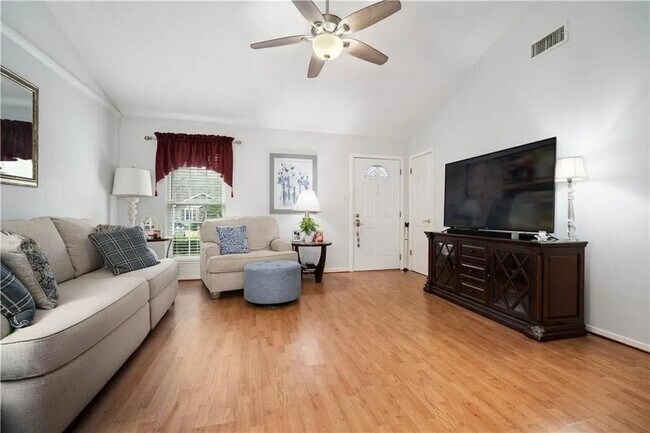 Building Photo - 2511 Club House Rd