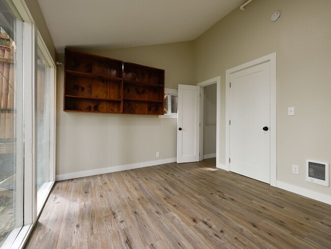 Building Photo - 2132-2134 NW Aspen Ave