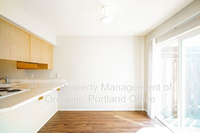 Building Photo - 1434 NE Birkshire Ct