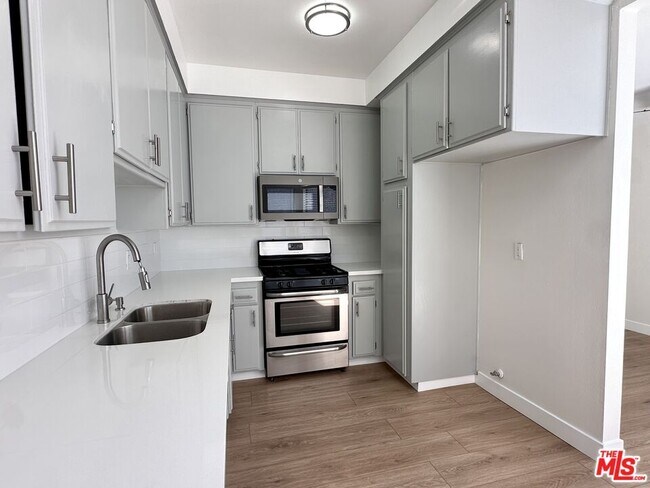 Building Photo - 9939 Topanga Canyon Blvd